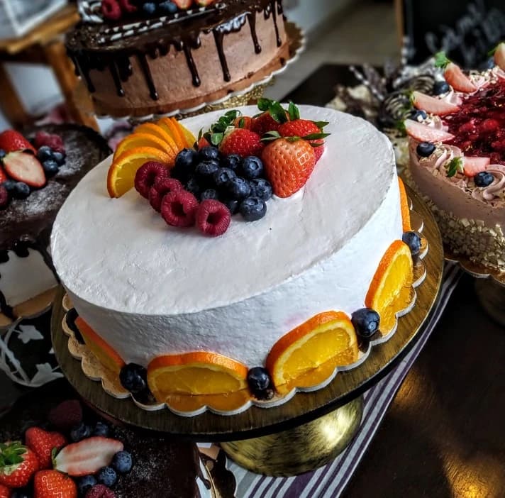 BEZLEPKOVÝ DORTs ovocem