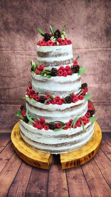 Maliny s eukalyptem a šiškami