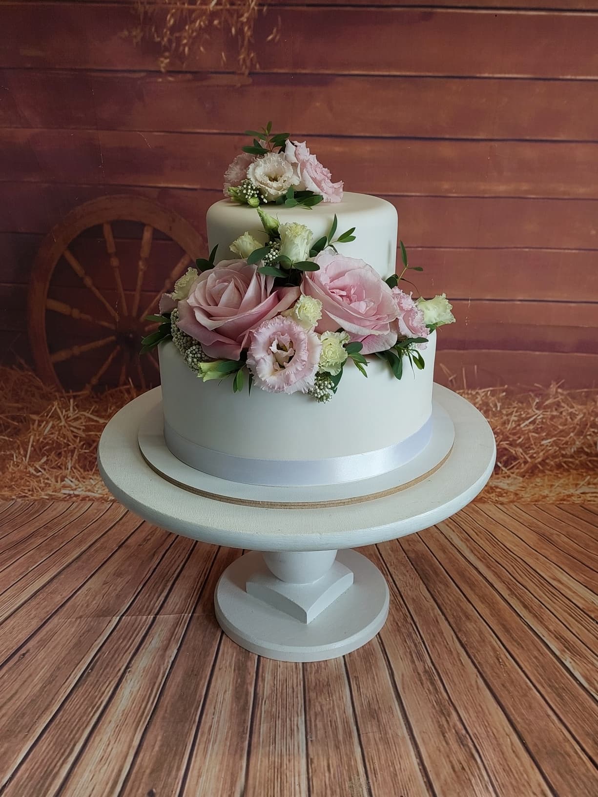 Dvoupatrový fondán s růžemi