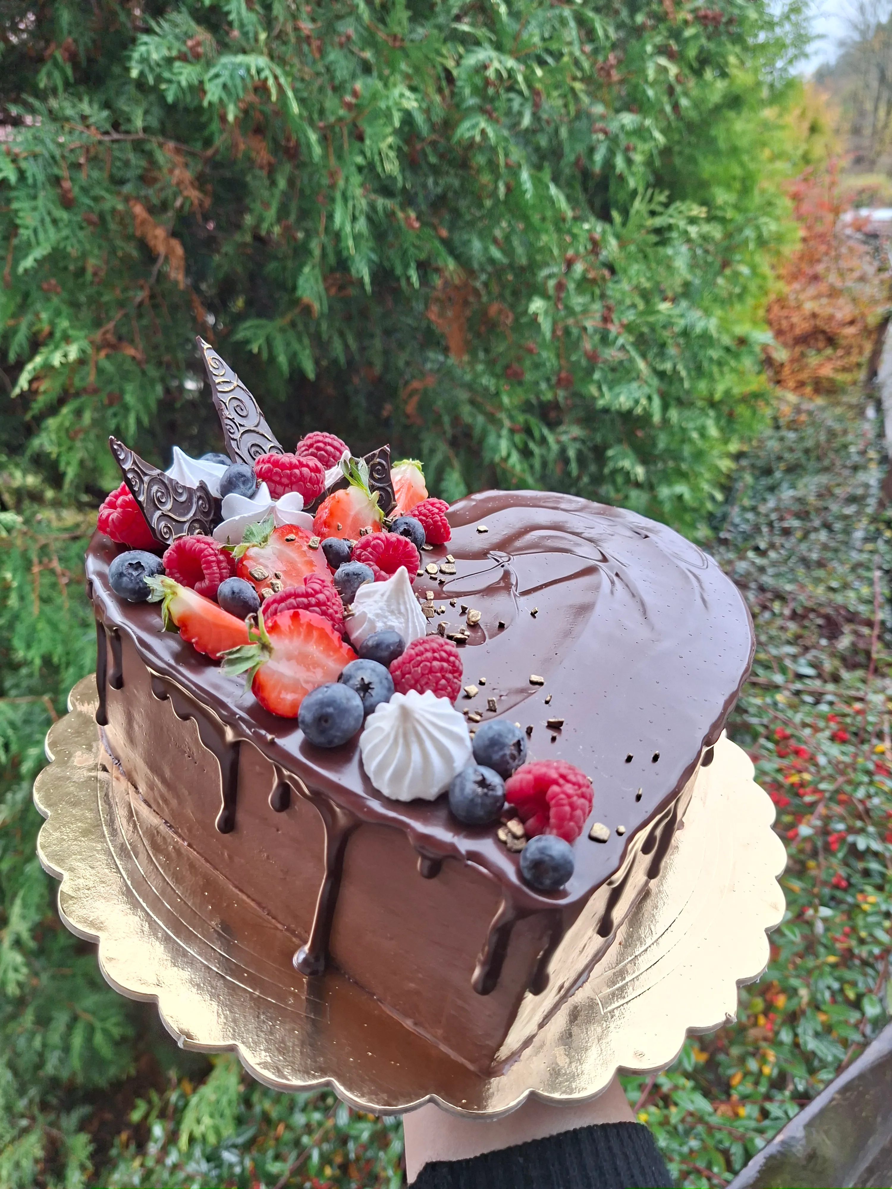 Ganáž s višněmi srdíčko