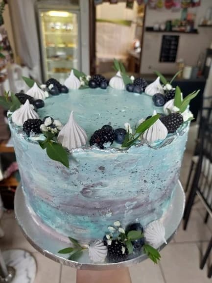 Modro- šedo-stříbrný