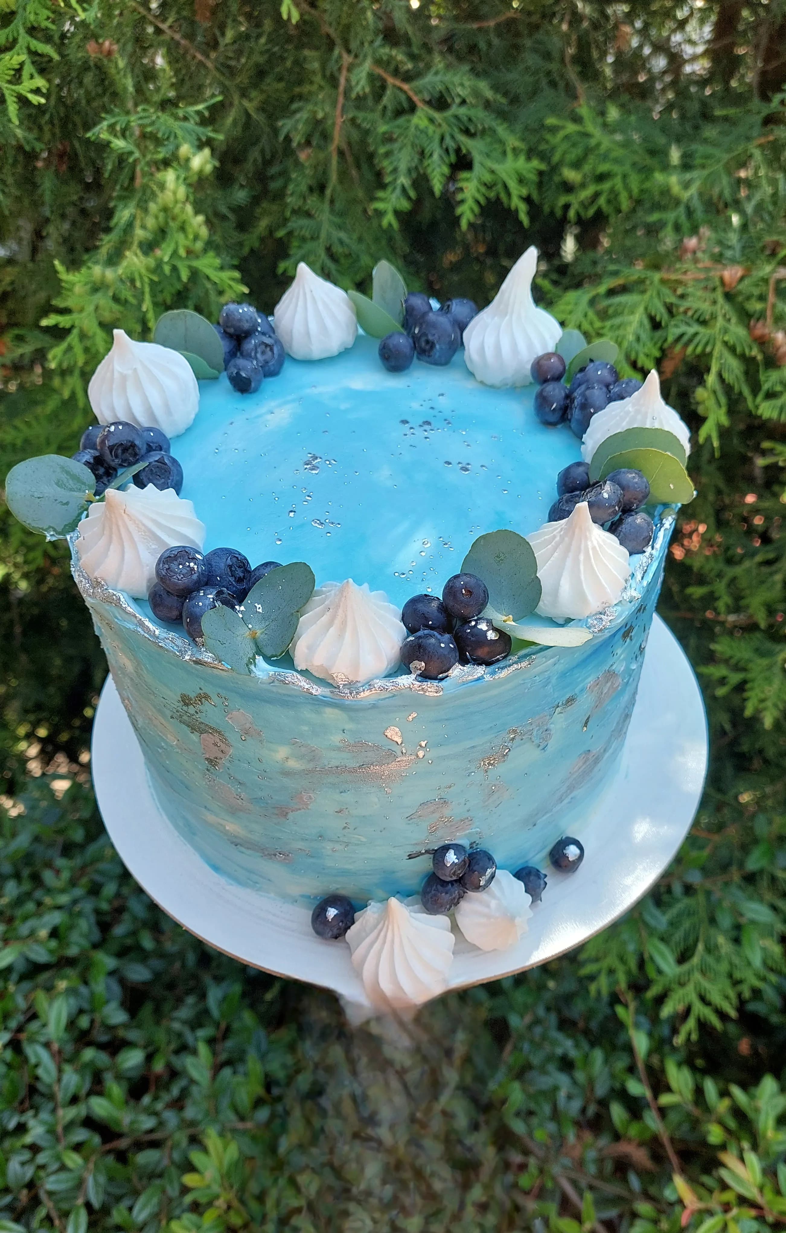 Modro-zlaté ombré s borůvkami