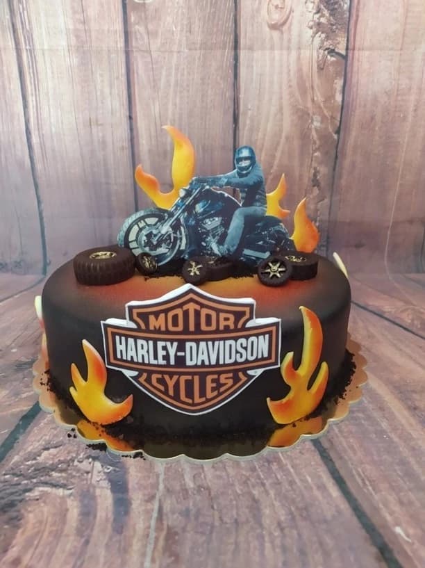 Motorka Harley s plameny