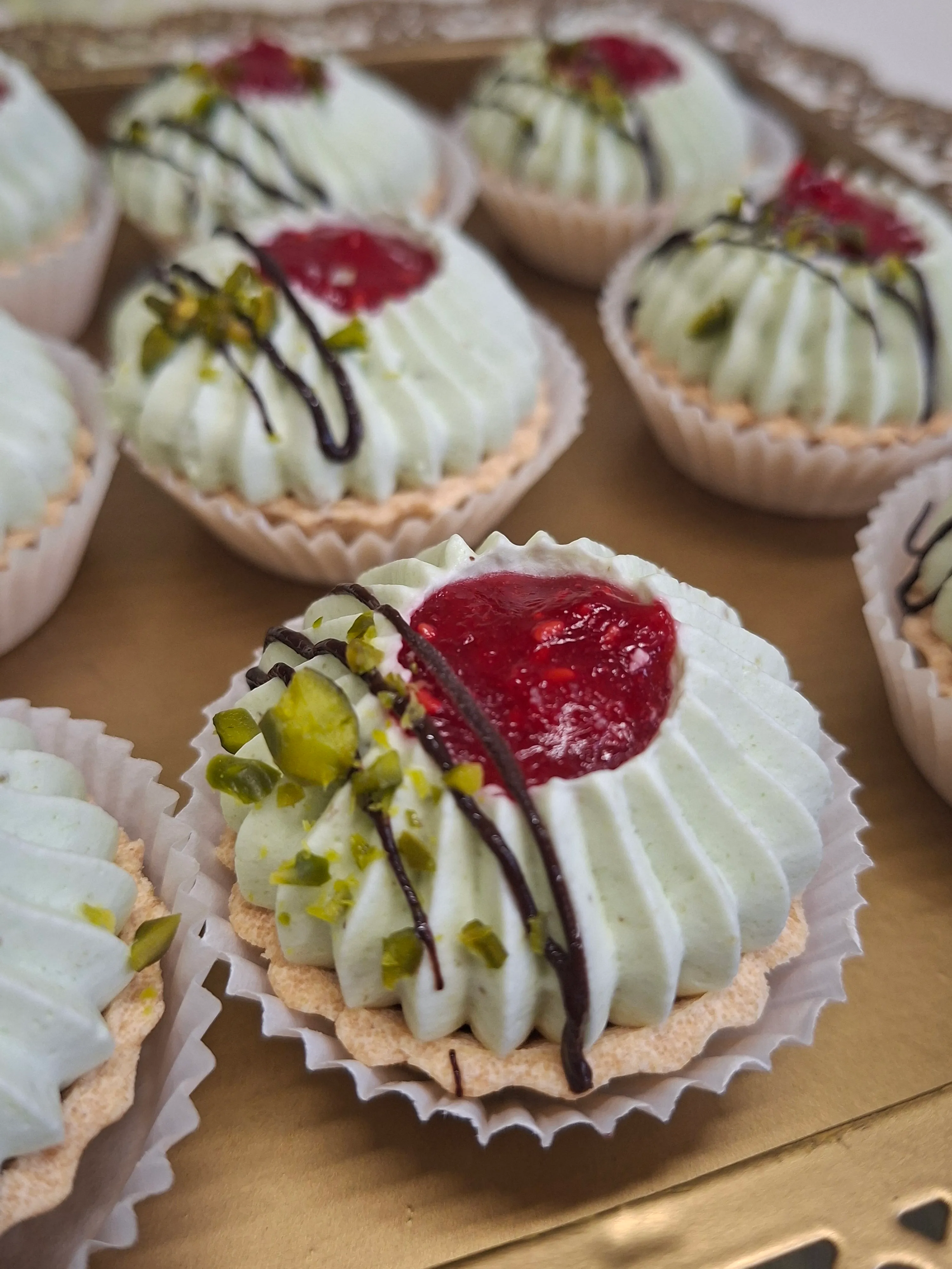 Pistáciovo-malinová tartaletka