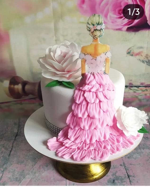 Slečna s velkou růží